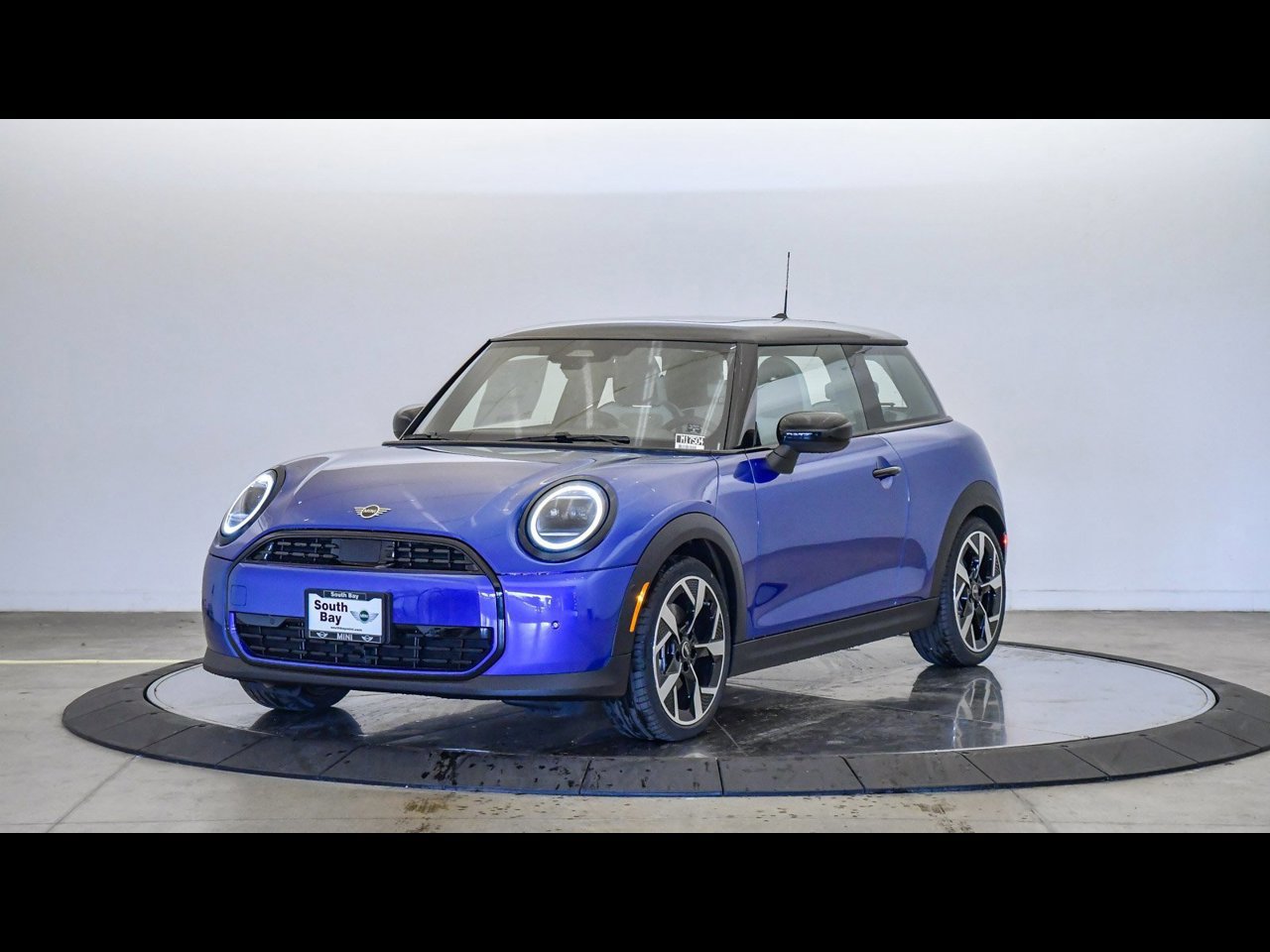 2026 MINI Hardtop Cooper Oxford Edition's photo