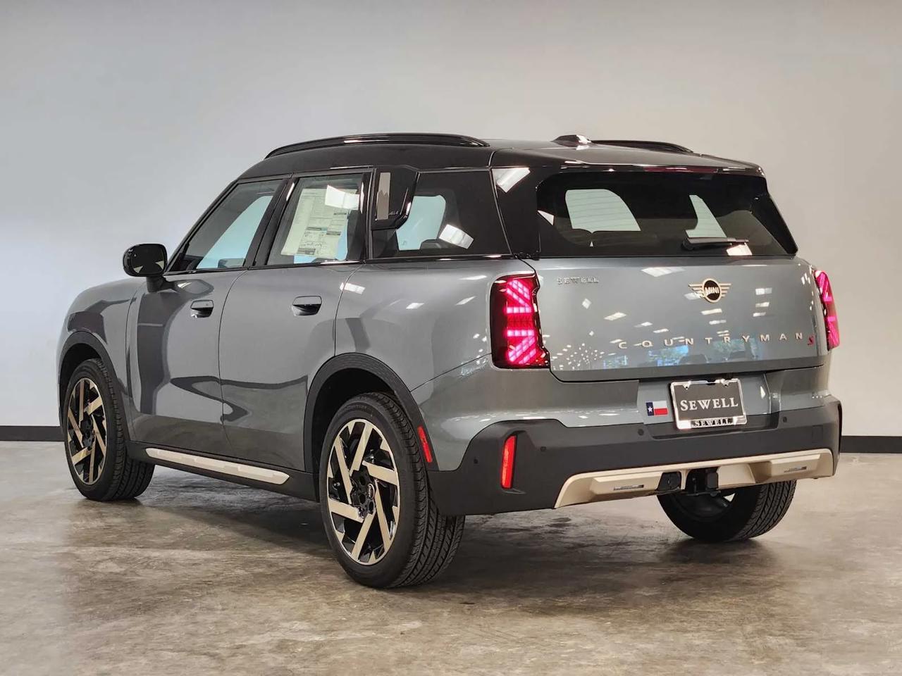 New 2027 Smokey Green Metallic MINI SIGNATURE PLUS image 3